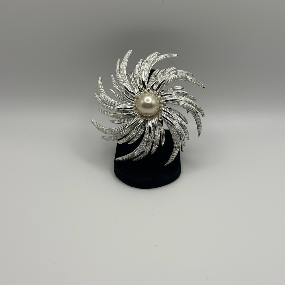 Vintage 1960s Stamped Sarah Coventry Silver Brooch with Pearl Center - Picture 7 of 7